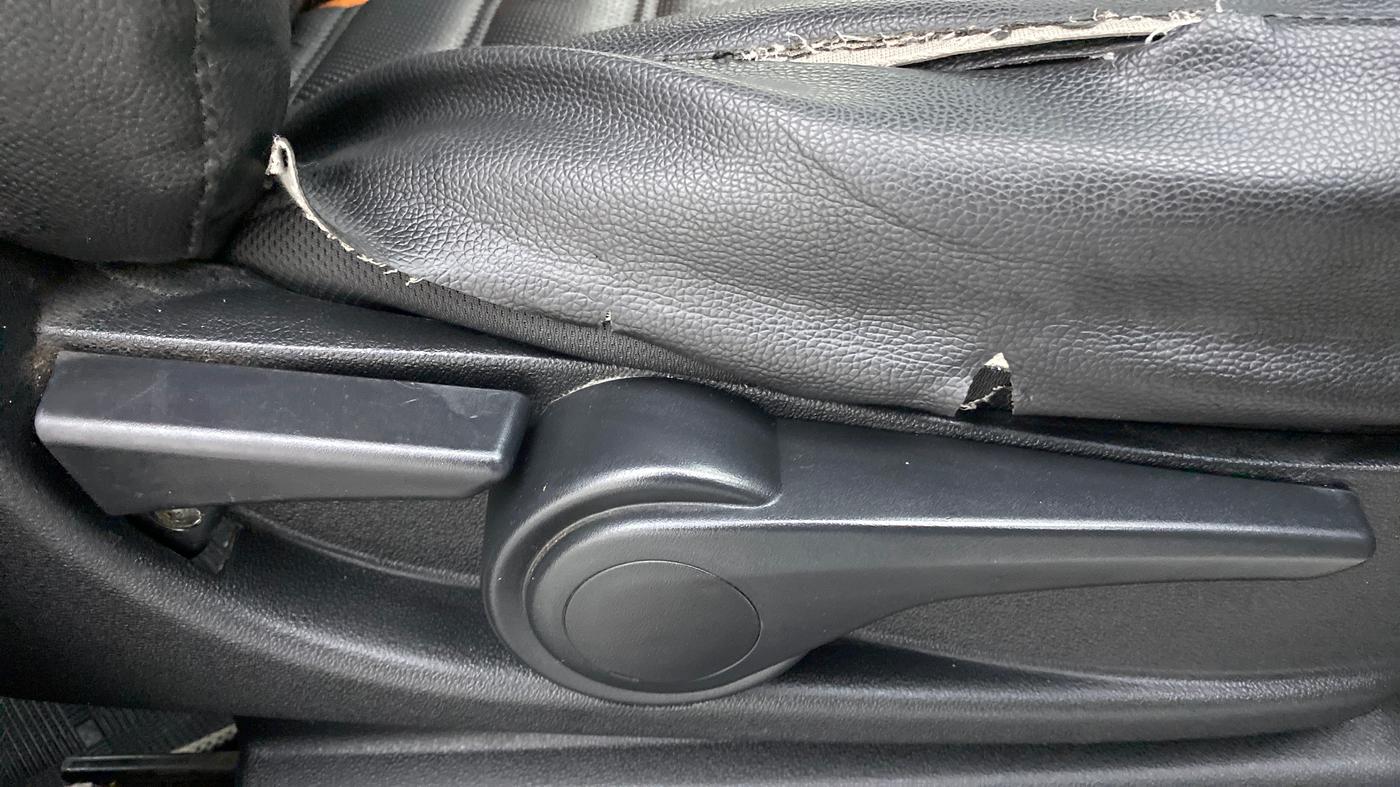 2017 Tata Tiago XZ 1.2 REVOTRON, Petrol, Manual, 33,270 km, Driver Side Adjustment Panel