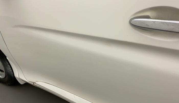2015 Honda City 1.5L I-VTEC VX, Petrol, Manual, 1,09,081 km, Front passenger door - Minor scratches