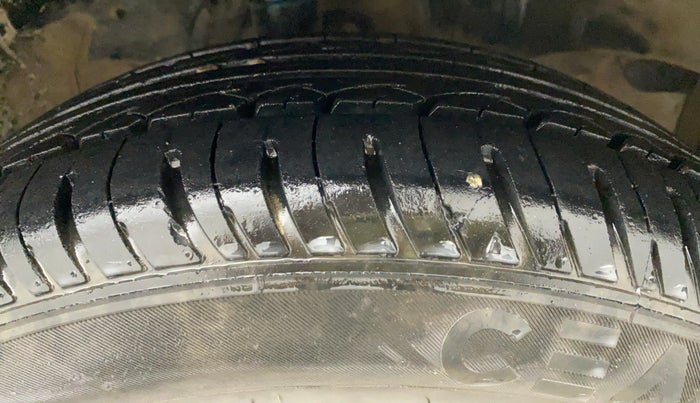2015 Honda City 1.5L I-VTEC VX, Petrol, Manual, 1,09,081 km, Right Front Tyre Tread