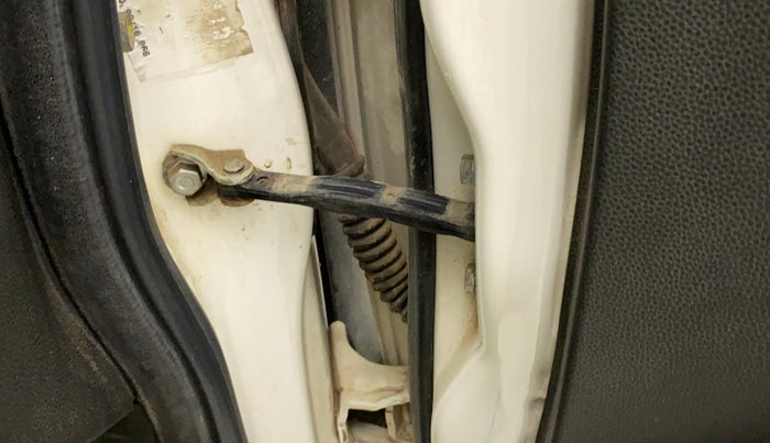 2015 Honda City 1.5L I-VTEC VX, Petrol, Manual, 1,09,081 km, Driver-side door - Checker assembly is not functional