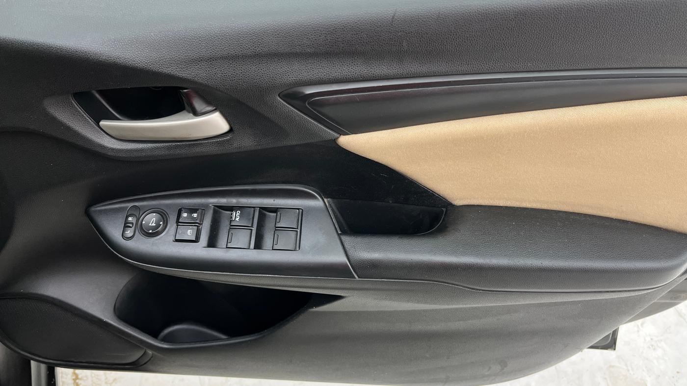 2018 Honda Jazz 1.2L I-VTEC V CVT, Petrol, Automatic, 38,862 km, Driver Side Door Panels Control