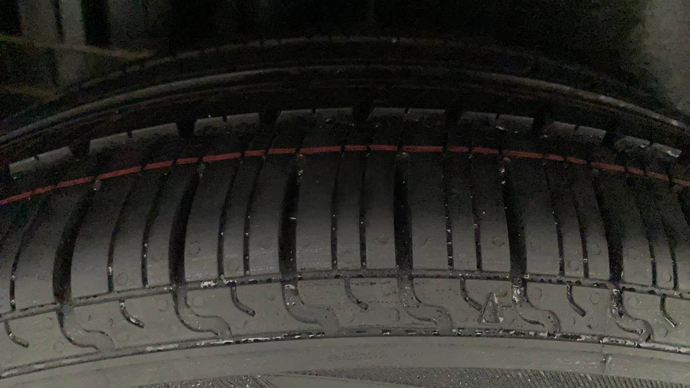 2011 Maruti Swift ZXI, Petrol, Manual, 67,971 km, Right Rear Tyre Tread