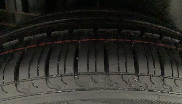2011 Maruti Swift ZXI, Petrol, Manual, 67,971 km, Right Rear Tyre Tread