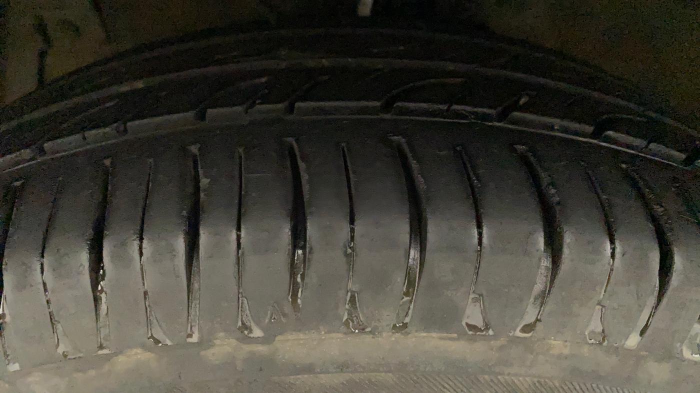 2011 Maruti Swift ZXI, Petrol, Manual, 67,971 km, Left Front Tyre Tread