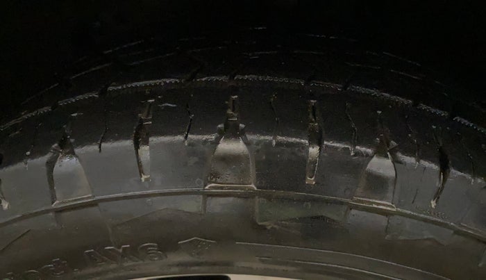 2021 Nissan Kicks XV 1.5, Petrol, Manual, 1,18,335 km, Left Front Tyre Tread