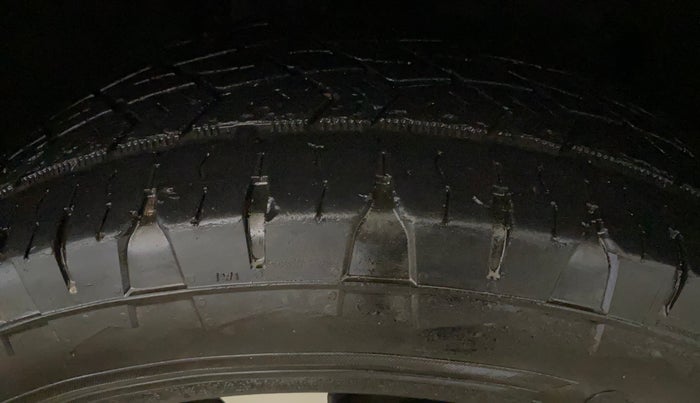 2021 Nissan Kicks XV 1.5, Petrol, Manual, 1,18,335 km, Right Front Tyre Tread