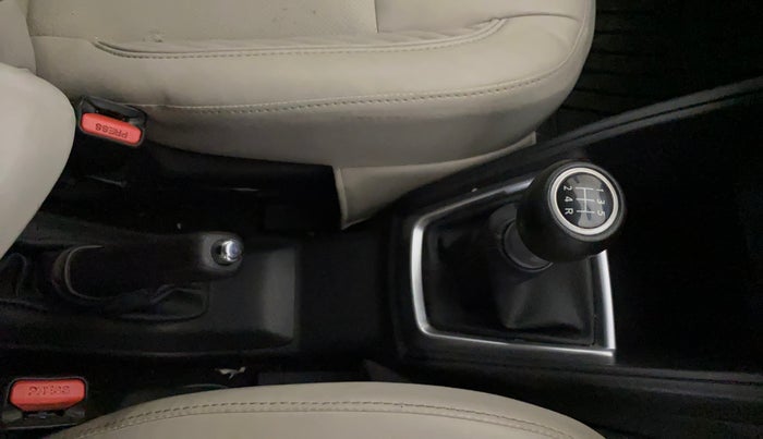 2021 Nissan Kicks XV 1.5, Petrol, Manual, 1,18,335 km, Gear Lever