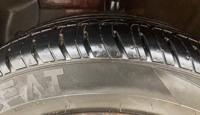 2017 Hyundai Grand i10 SPORTZ (O) 1.2 KAPPA VTVT, Petrol, Manual, 52,649 km, Left Front Tyre Tread