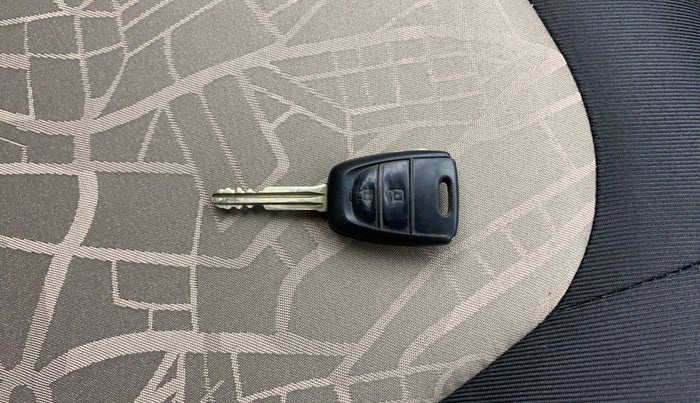 2017 Hyundai Grand i10 SPORTZ (O) 1.2 KAPPA VTVT, Petrol, Manual, 52,649 km, Key Close Up