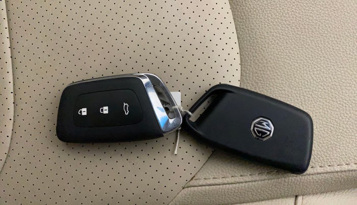 2024 MG HECTOR SHARP PRO 1.5 PETROL TURBO CVT PETROL, Petrol, Automatic, 14,132 km, Key Close Up