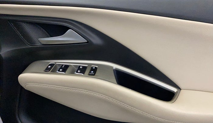 2024 MG HECTOR SHARP PRO 1.5 PETROL TURBO CVT PETROL, Petrol, Automatic, 14,132 km, Driver Side Door Panels Control