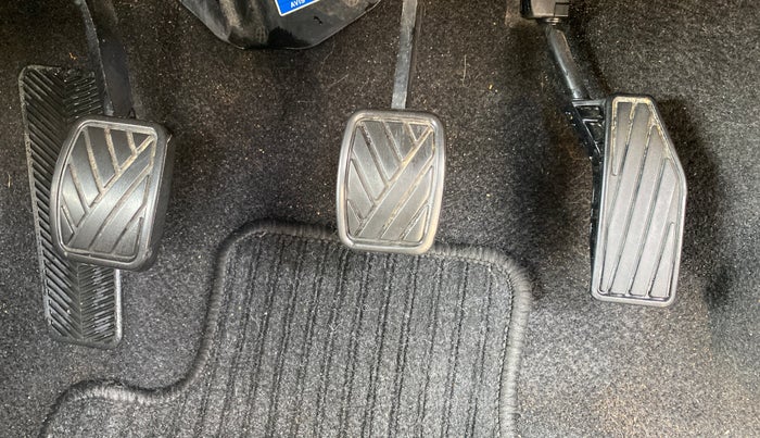 2017 Maruti Baleno DELTA PETROL 1.2, Petrol, Manual, 68,904 km, Pedals