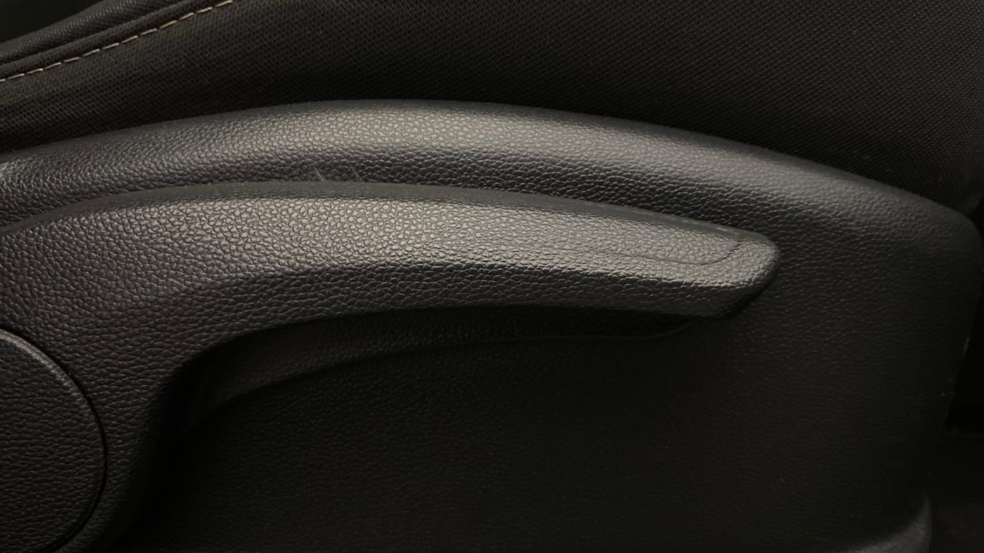 2016 Hyundai Creta SX PLUS 1.6 PETROL, Petrol, Manual, 98,484 km, Driver Side Adjustment Panel