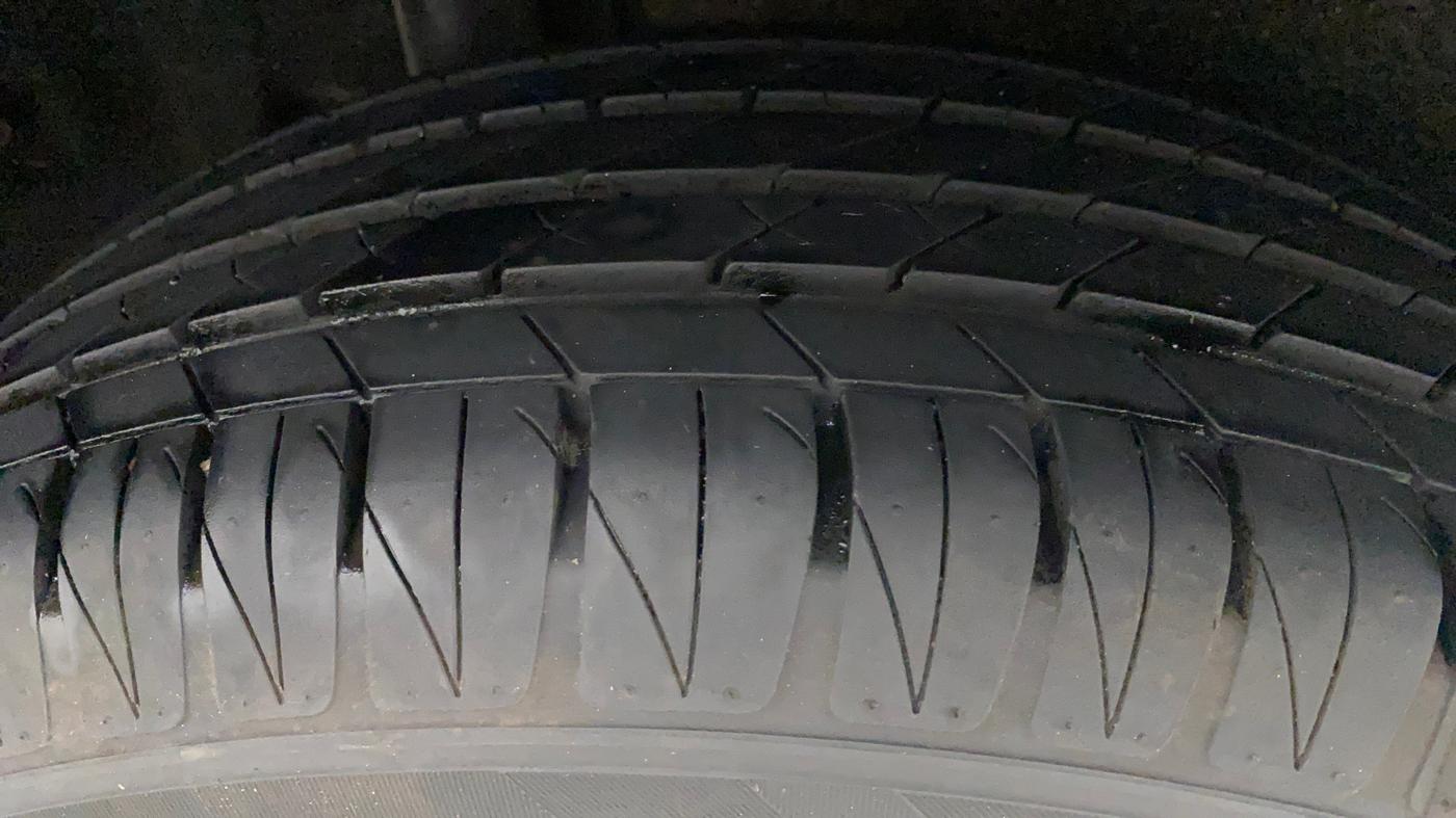 2016 Maruti Vitara Brezza ZDI, Diesel, Manual, 66,389 km, Right Rear Tyre Tread
