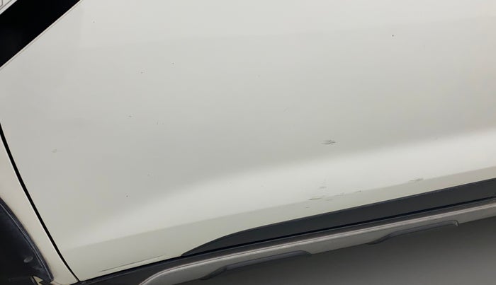2016 Maruti Vitara Brezza ZDI, Diesel, Manual, 66,389 km, Front passenger door - Minor scratches