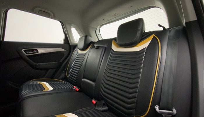 2016 Maruti Vitara Brezza ZDI, Diesel, Manual, 66,389 km, Right Side Rear Door Cabin
