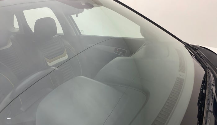 2016 Maruti Vitara Brezza ZDI, Diesel, Manual, 66,389 km, Front windshield - Minor spot on windshield