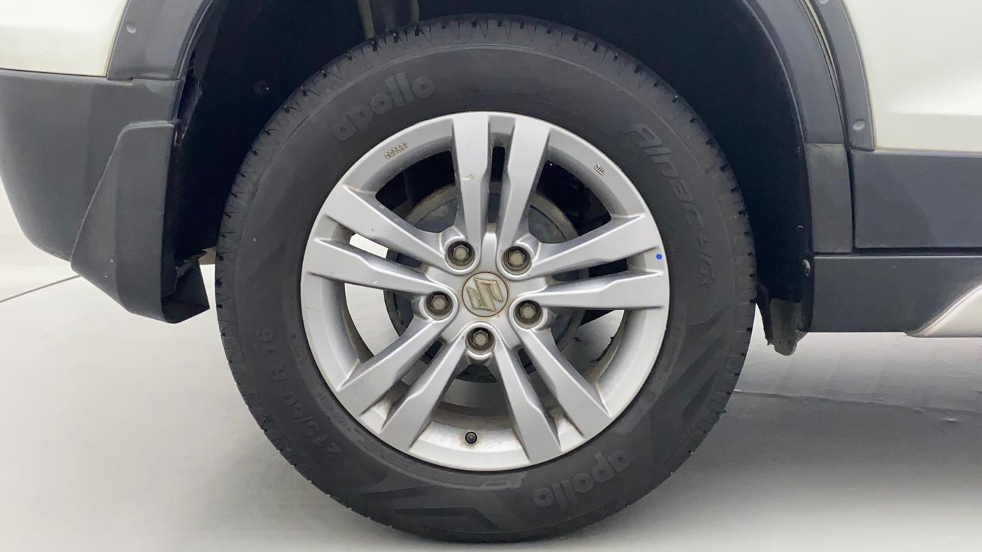 2016 Maruti Vitara Brezza ZDI, Diesel, Manual, 66,389 km, Right Rear Wheel