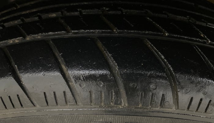 2014 Datsun Go T, Petrol, Manual, 43,209 km, Left Front Tyre Tread