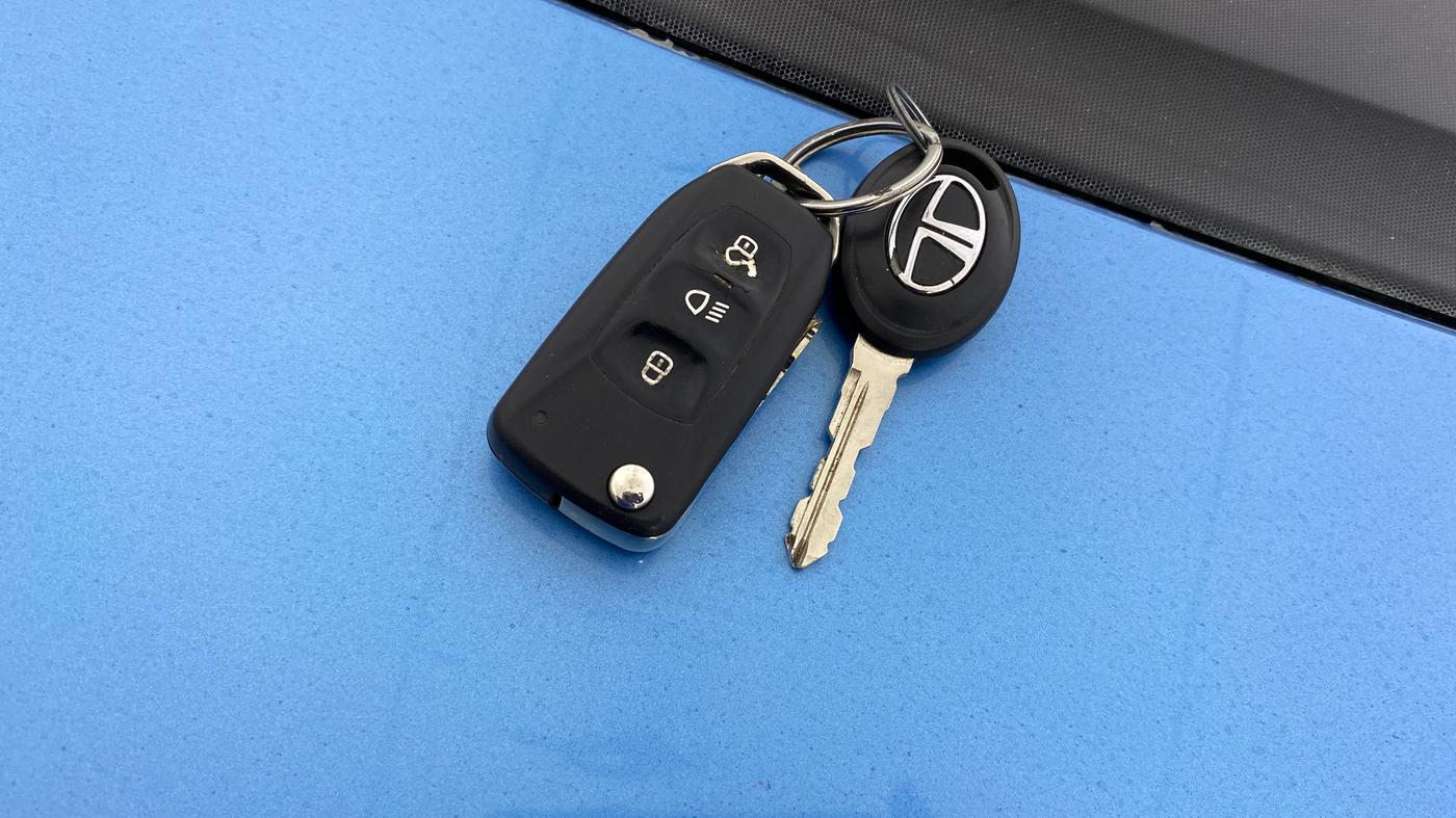 2017 Tata Tiago XT PETROL, Petrol, Manual, 73,475 km, Key Close Up
