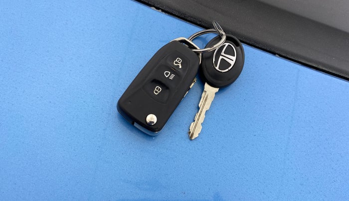 2017 Tata Tiago XT PETROL, Petrol, Manual, 73,409 km, Key Close Up