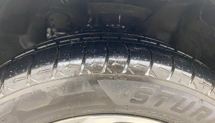 2018 Hyundai Elite i20 ASTA 1.2 (O), Petrol, Manual, 1,22,443 km, Left Front Tyre Tread