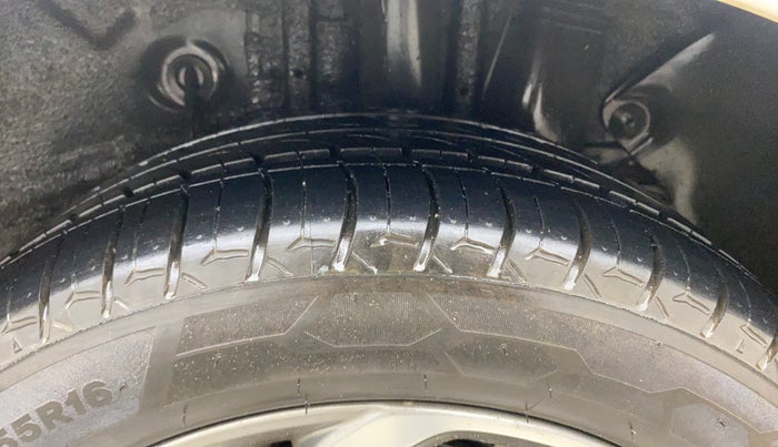 2018 Hyundai Elite i20 ASTA 1.2 (O), Petrol, Manual, 1,22,443 km, Left Rear Tyre Tread