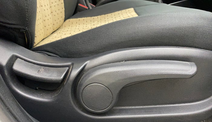 2018 Hyundai Elite i20 ASTA 1.2 (O), Petrol, Manual, 1,22,443 km, Driver Side Adjustment Panel