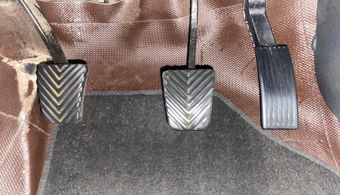 2018 Hyundai Elite i20 ASTA 1.2 (O), Petrol, Manual, 1,22,443 km, Pedals