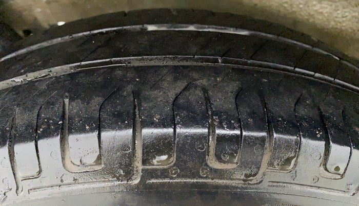 2018 Maruti Wagon R 1.0 LXI CNG, CNG, Manual, 82,568 km, Right Front Tyre Tread