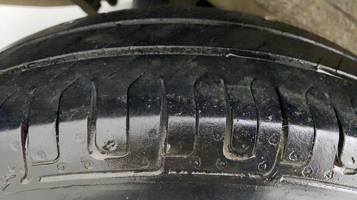 2018 Maruti Wagon R 1.0 LXI CNG, CNG, Manual, 82,568 km, Right Rear Tyre Tread