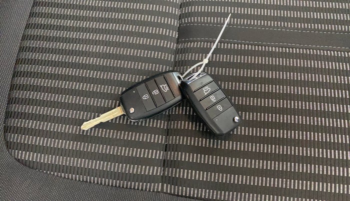 2022 KIA CARENS PRESTIGE 1.5 PETROL 7 STR, Petrol, Manual, 7,566 km, Key Close Up