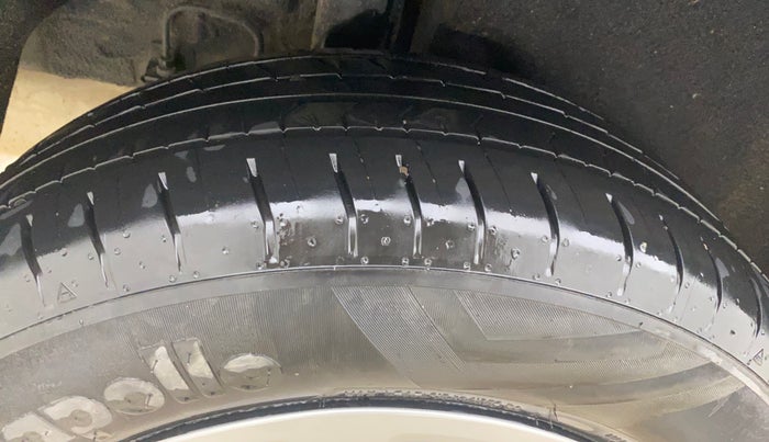 2022 KIA CARENS PRESTIGE 1.5 PETROL 7 STR, Petrol, Manual, 7,566 km, Right Rear Tyre Tread