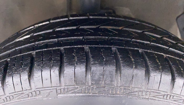 2012 Hyundai i20 MAGNA O 1.2, Petrol, Manual, 64,381 km, Right Front Tyre Tread