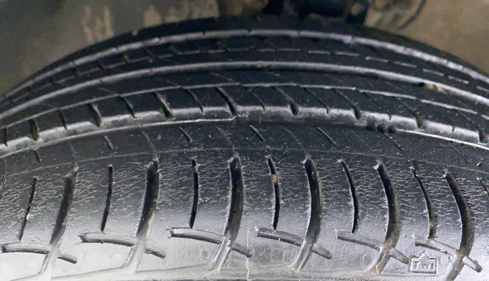 2017 Volkswagen Polo HIGHLINE PLUS 1.2L PETROL, CNG, Manual, 45,278 km, Left Front Tyre Tread