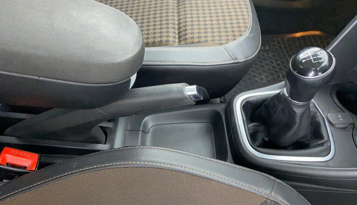 2017 Volkswagen Polo HIGHLINE PLUS 1.2L PETROL, CNG, Manual, 45,278 km, Gear Lever