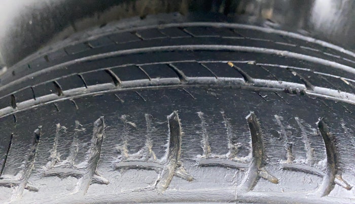 2017 Volkswagen Polo HIGHLINE PLUS 1.2L PETROL, CNG, Manual, 45,278 km, Left Rear Tyre Tread