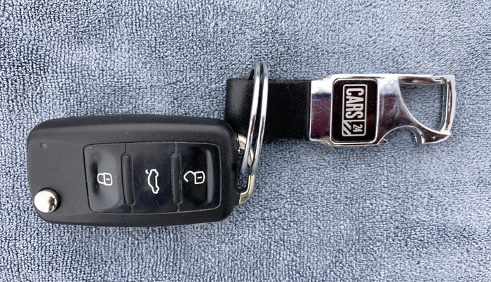 2017 Volkswagen Polo HIGHLINE PLUS 1.2L PETROL, CNG, Manual, 45,278 km, Key Close Up