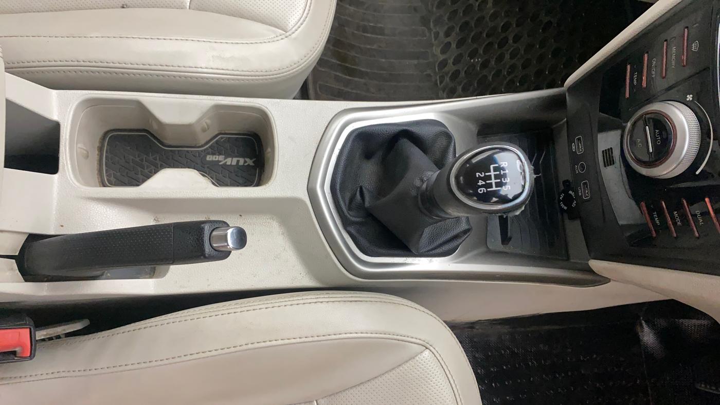 2019 Mahindra XUV300 W8 (O) 1.2 PETROL, Petrol, Manual, 93,903 km, Gear Lever