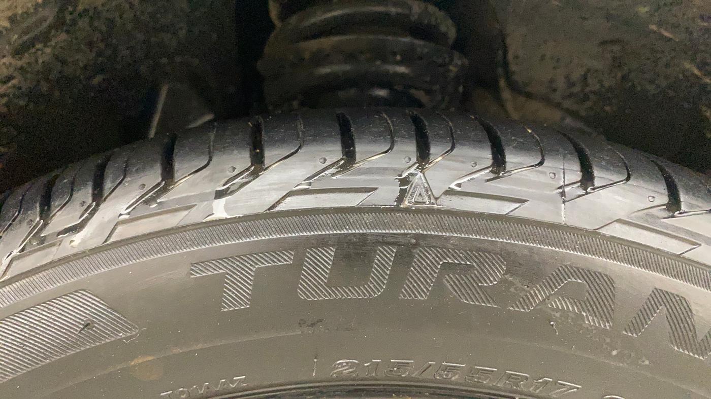 2019 Mahindra XUV300 W8 (O) 1.2 PETROL, Petrol, Manual, 93,903 km, Right Front Tyre Tread