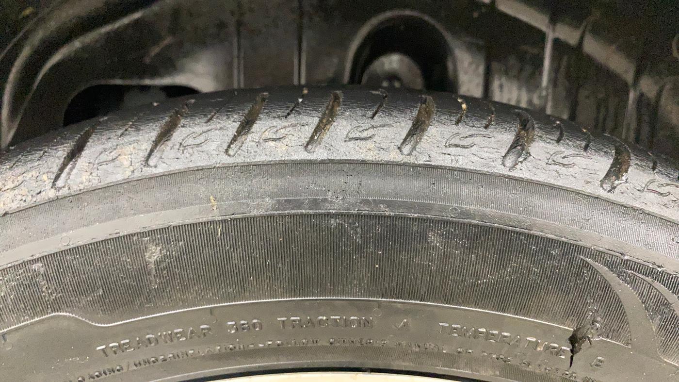 2019 Mahindra XUV300 W8 (O) 1.2 PETROL, Petrol, Manual, 93,903 km, Left Rear Tyre Tread