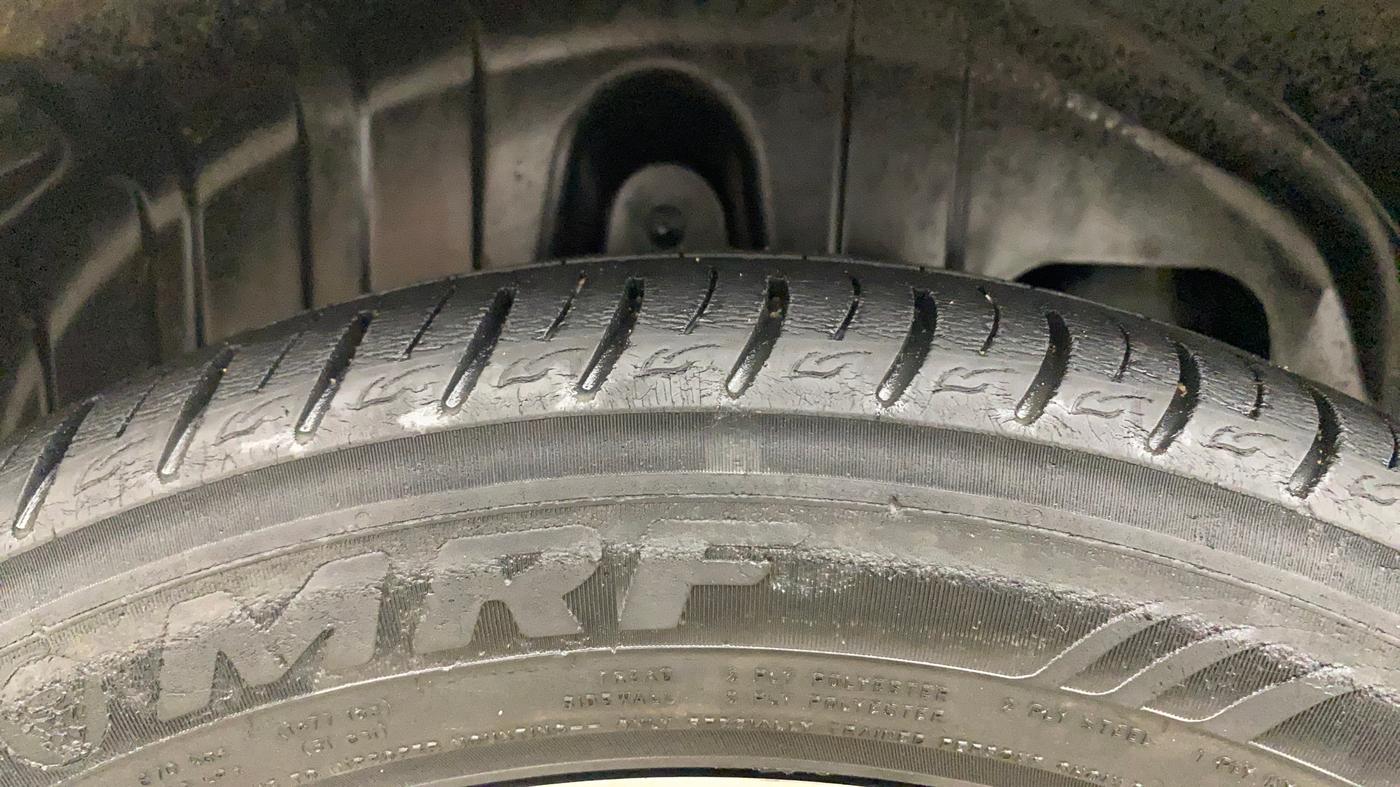2019 Mahindra XUV300 W8 (O) 1.2 PETROL, Petrol, Manual, 93,903 km, Right Rear Tyre Tread
