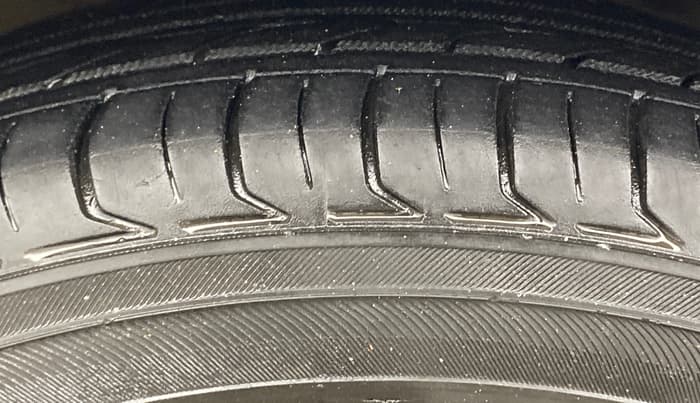 2016 Hyundai Grand i10 ASTA AT 1.2 KAPPA VTVT, Petrol, Automatic, 63,759 km, Left Front Tyre Tread