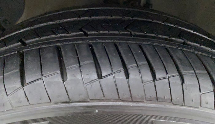 2019 Hyundai Grand i10 1.2 KAPPA SPORTZ (O), Petrol, Manual, 9,128 km, Left Front Tyre Tread