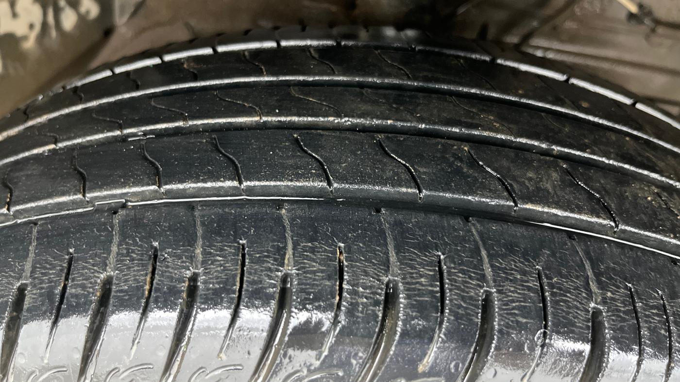 2021 Maruti Vitara Brezza LXI, Petrol, Manual, 62,197 km, Right Front Tyre Tread