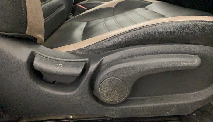 2018 Hyundai Elite i20 ASTA 1.2, Petrol, Manual, 50,239 km, Driver Side Adjustment Panel