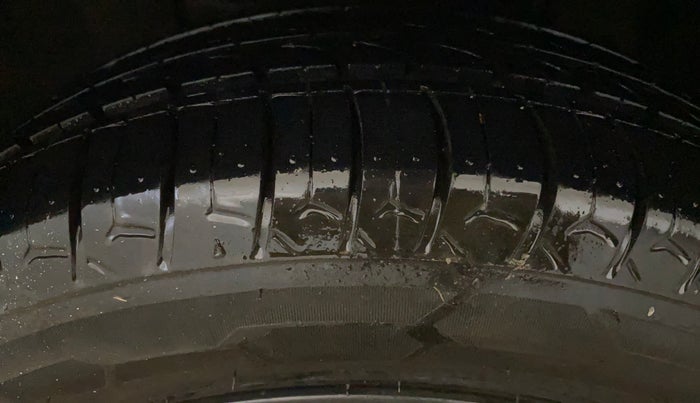 2018 Hyundai Elite i20 ASTA 1.2, Petrol, Manual, 50,239 km, Left Front Tyre Tread