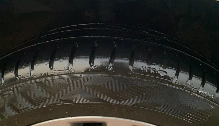 2017 Maruti Ciaz S 1.4 MT PETROL, Petrol, Manual, 47,435 km, Right Front Tyre Tread