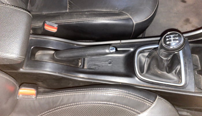 2017 Maruti Ciaz S 1.4 MT PETROL, Petrol, Manual, 47,435 km, Gear Lever