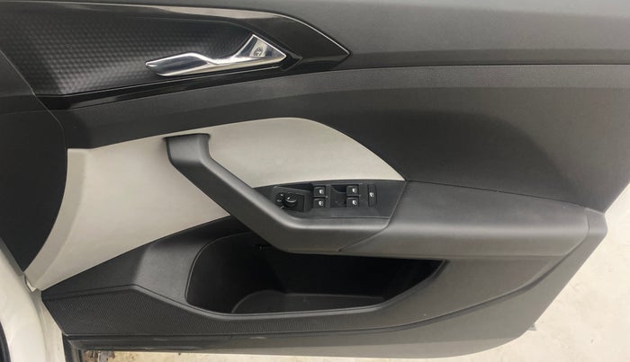 2022 Skoda KUSHAQ STYLE 1.0L TSI AT (6 AIRBAGS), Petrol, Automatic, 34,408 km, Driver Side Door Panels Control